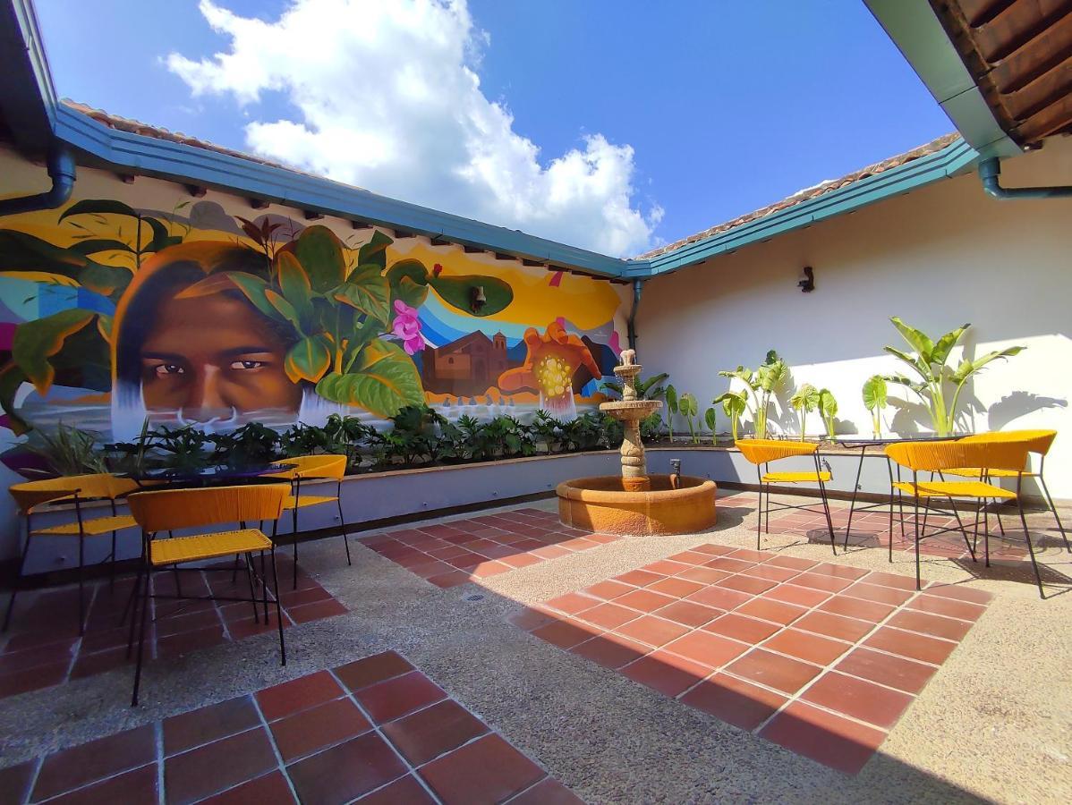 Trip Monkey Giron Hotell Exteriör bild