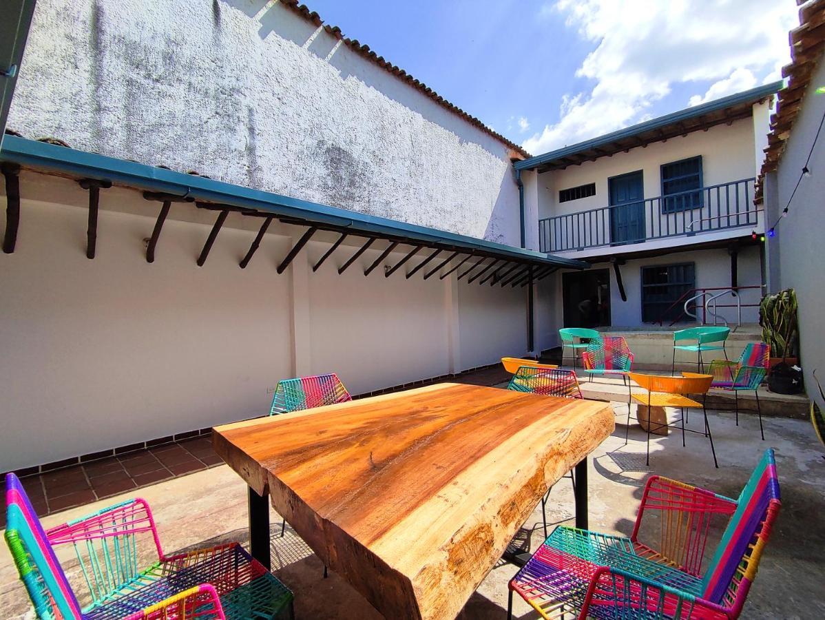 Trip Monkey Giron Hotell Exteriör bild