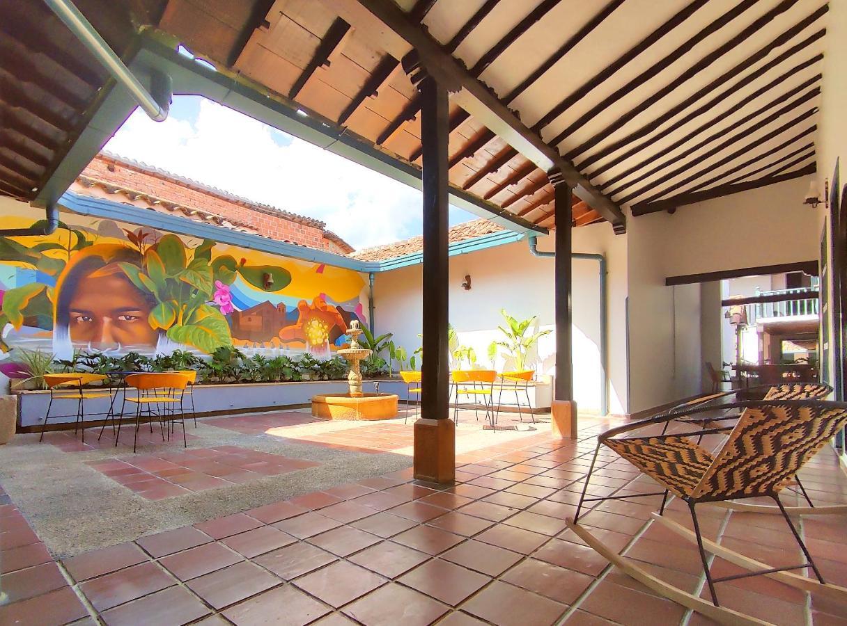 Trip Monkey Giron Hotell Exteriör bild